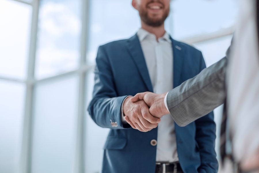 Budowanie bezpiecznych relacji biznesowych z nowymi partnerami